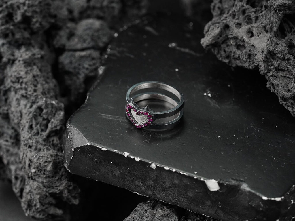 Valorant Clove Heart Signet Ring - Sterling Silver