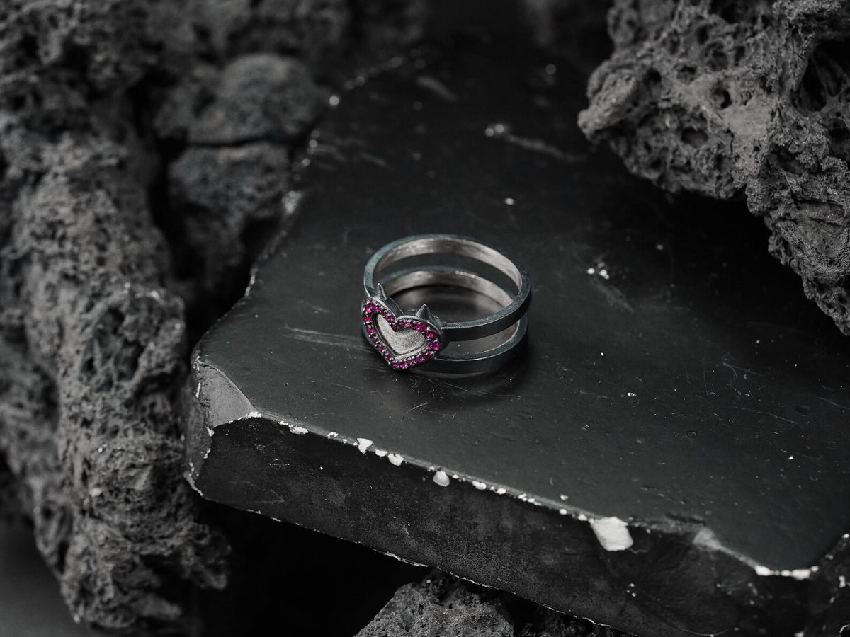 Valorant Clove Heart Signet Ring - Sterling Silver
