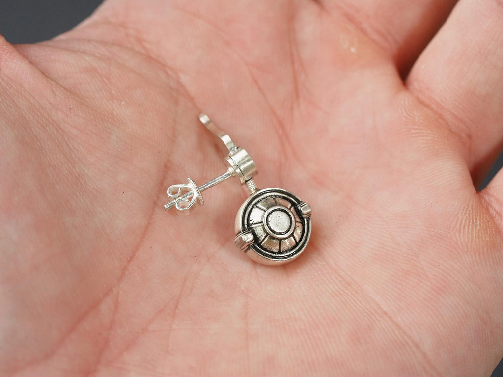 Final Fantasy VII Tifa Rosa Teardrop Earrings
