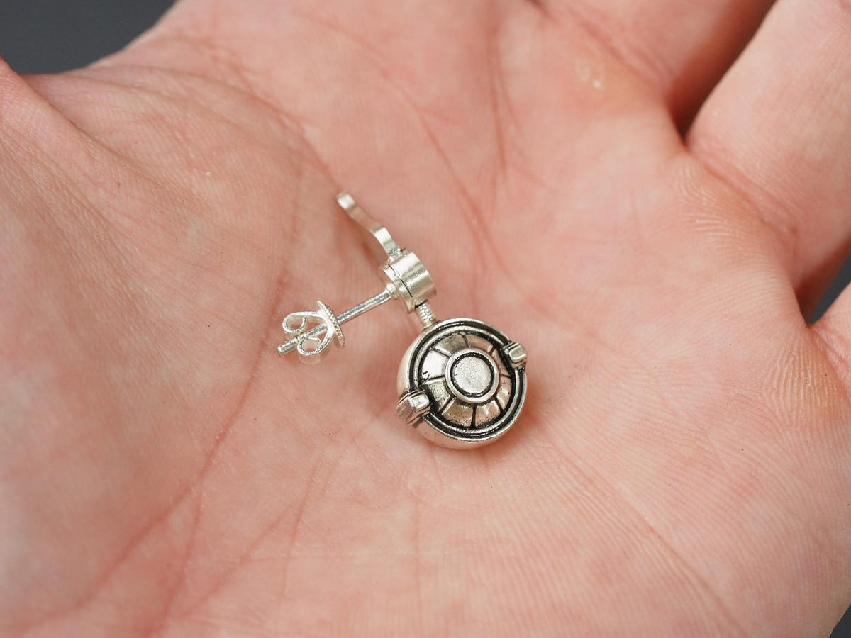 Final Fantasy VII Tifa Rosa Teardrop Earrings