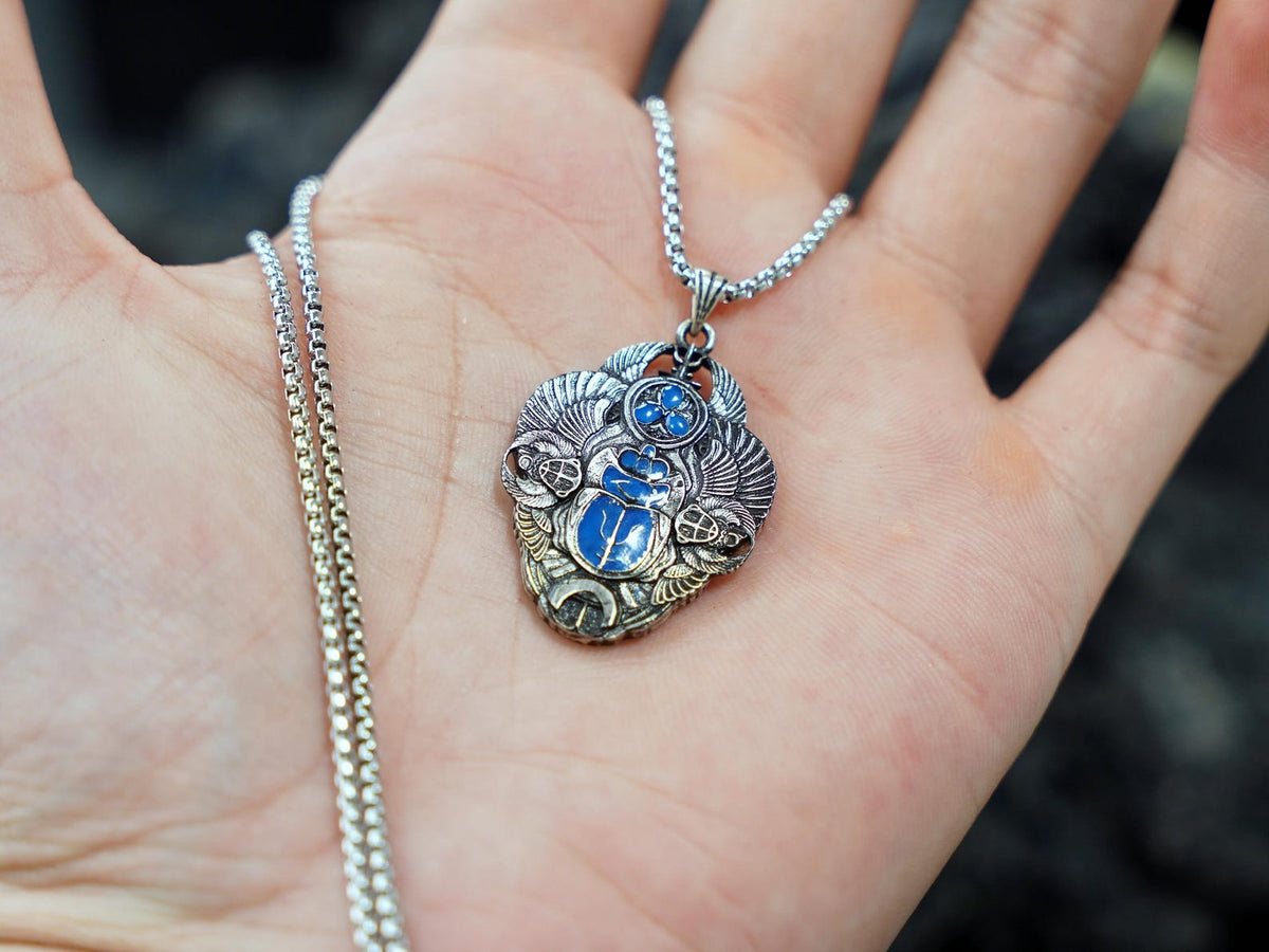 Baldur's Gate 3 Scarab of Protection Amulet - 950 Silver