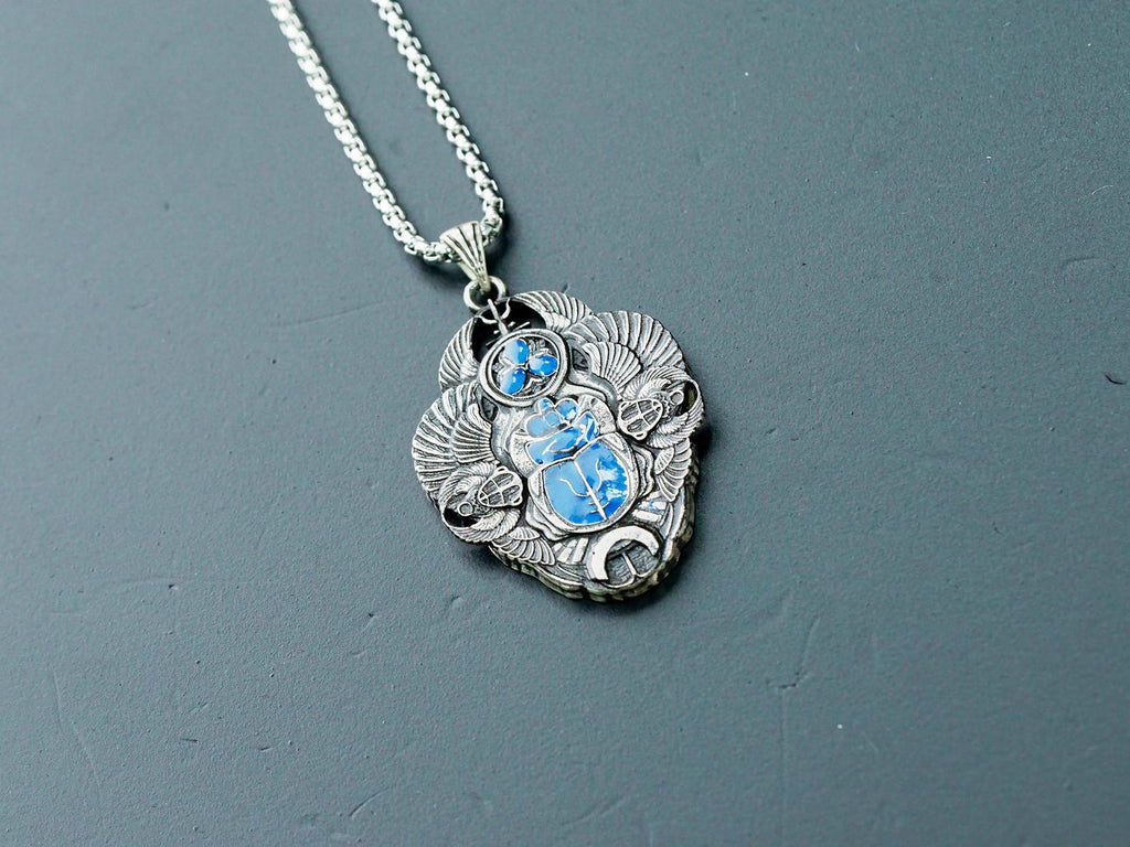 Baldur's Gate 3 Scarab of Protection Amulet - 950 Silver