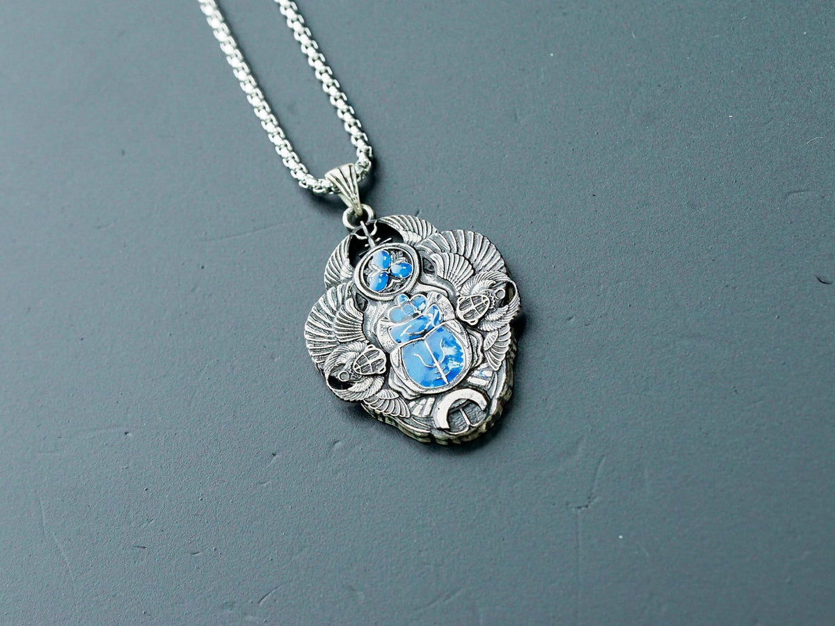 Baldur's Gate 3 Scarab of Protection Amulet - 950 Silver