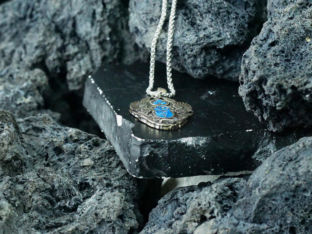 Baldur's Gate 3 Scarab of Protection Amulet - 950 Silver