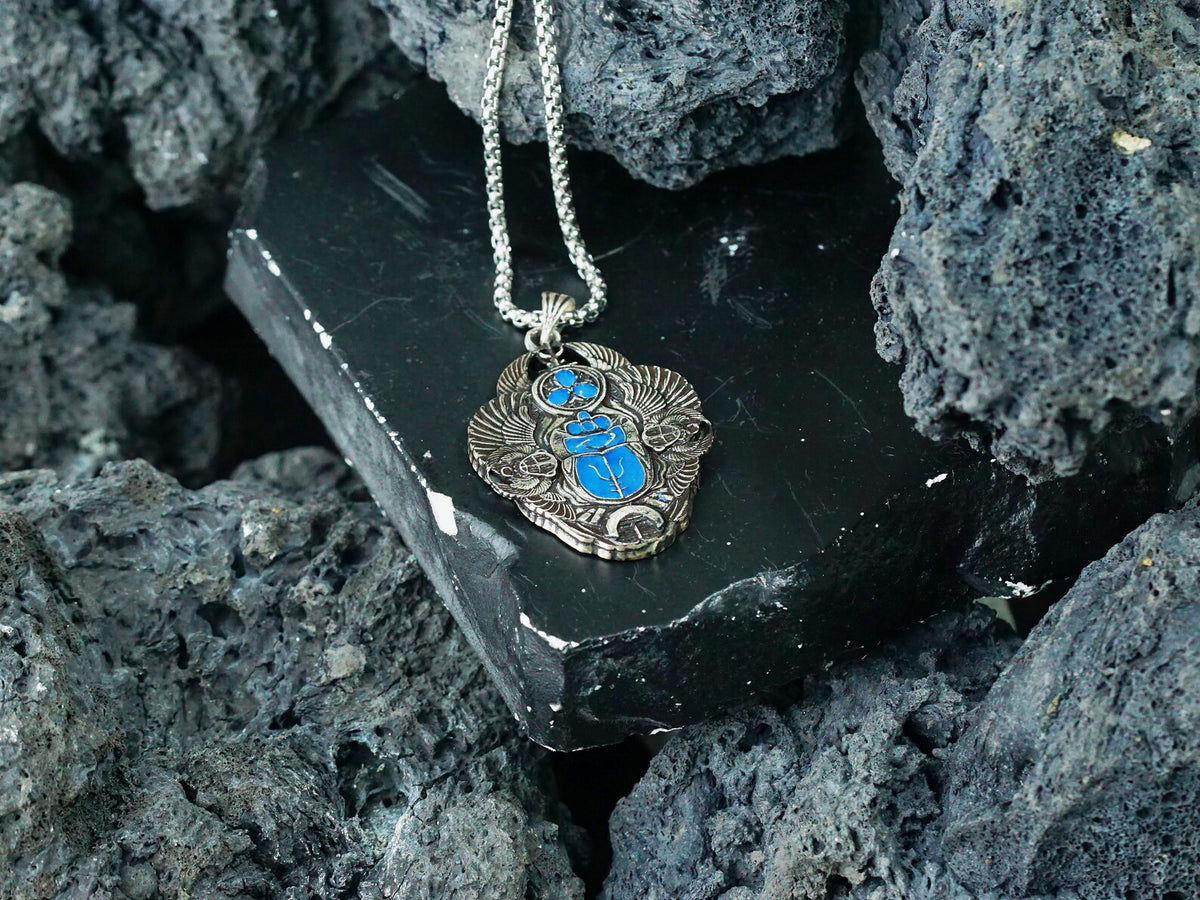 Baldur's Gate 3 Scarab of Protection Amulet - 950 Silver
