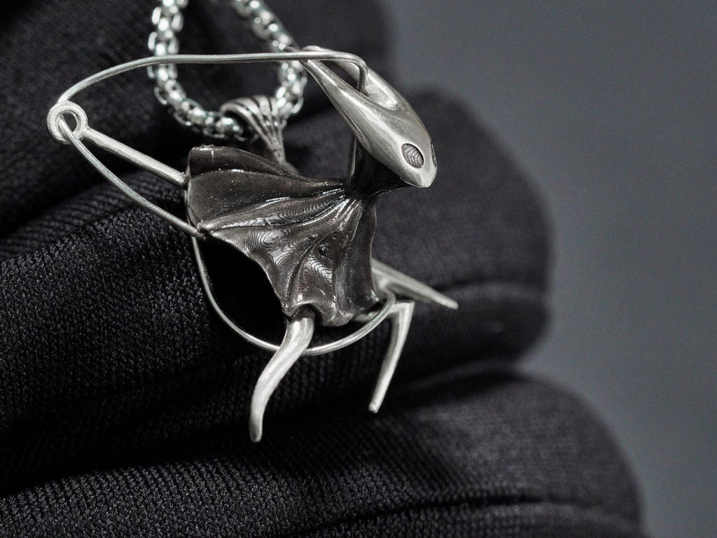 Hollow Knight: Silksong Hornet Needle Necklace - 950 Silver