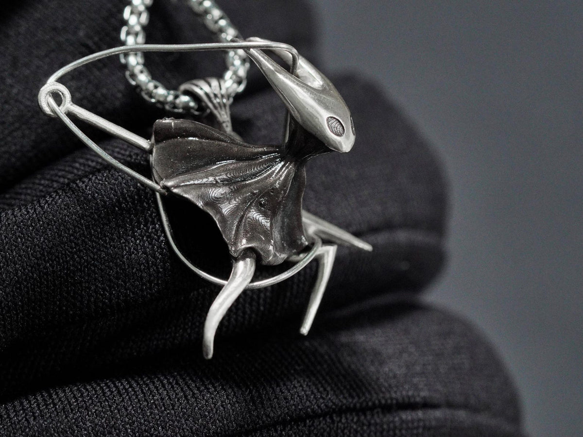 Hollow Knight: Silksong Hornet Needle Necklace - 950 Silver