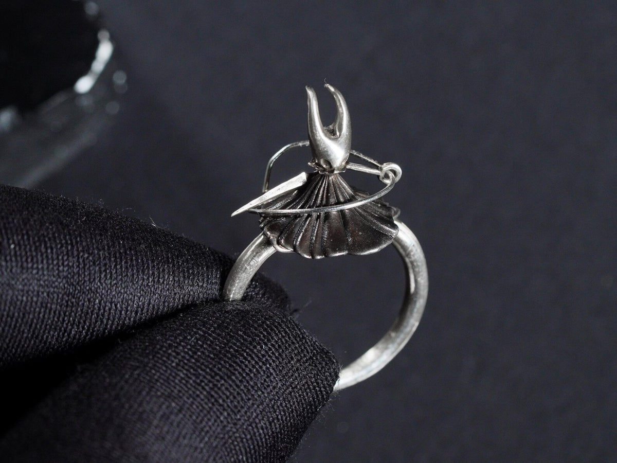 Hollow Knight: Silksong Hornet Needle Necklace - 950 Silver