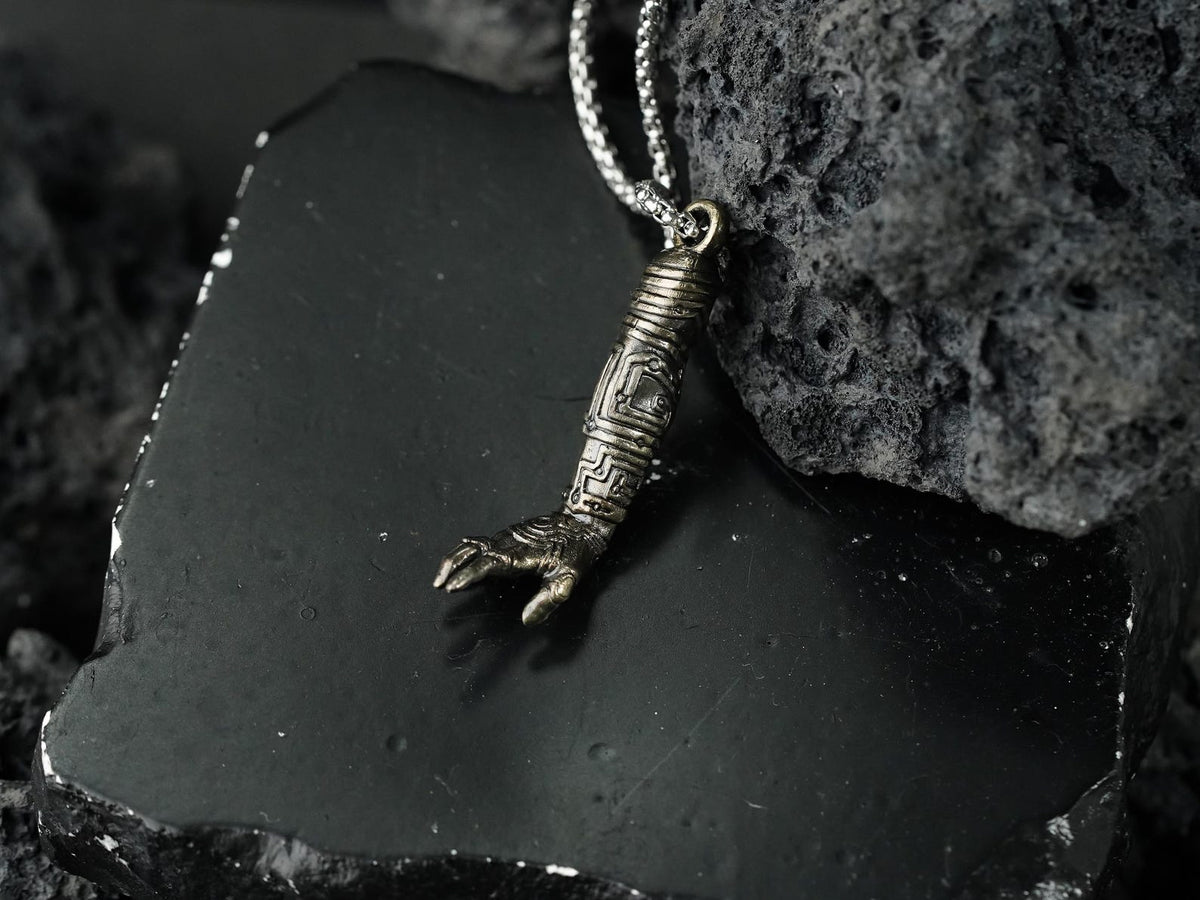 Zelda: Tears of the Kingdom Rauru's Hand Necklace - 950 Silver