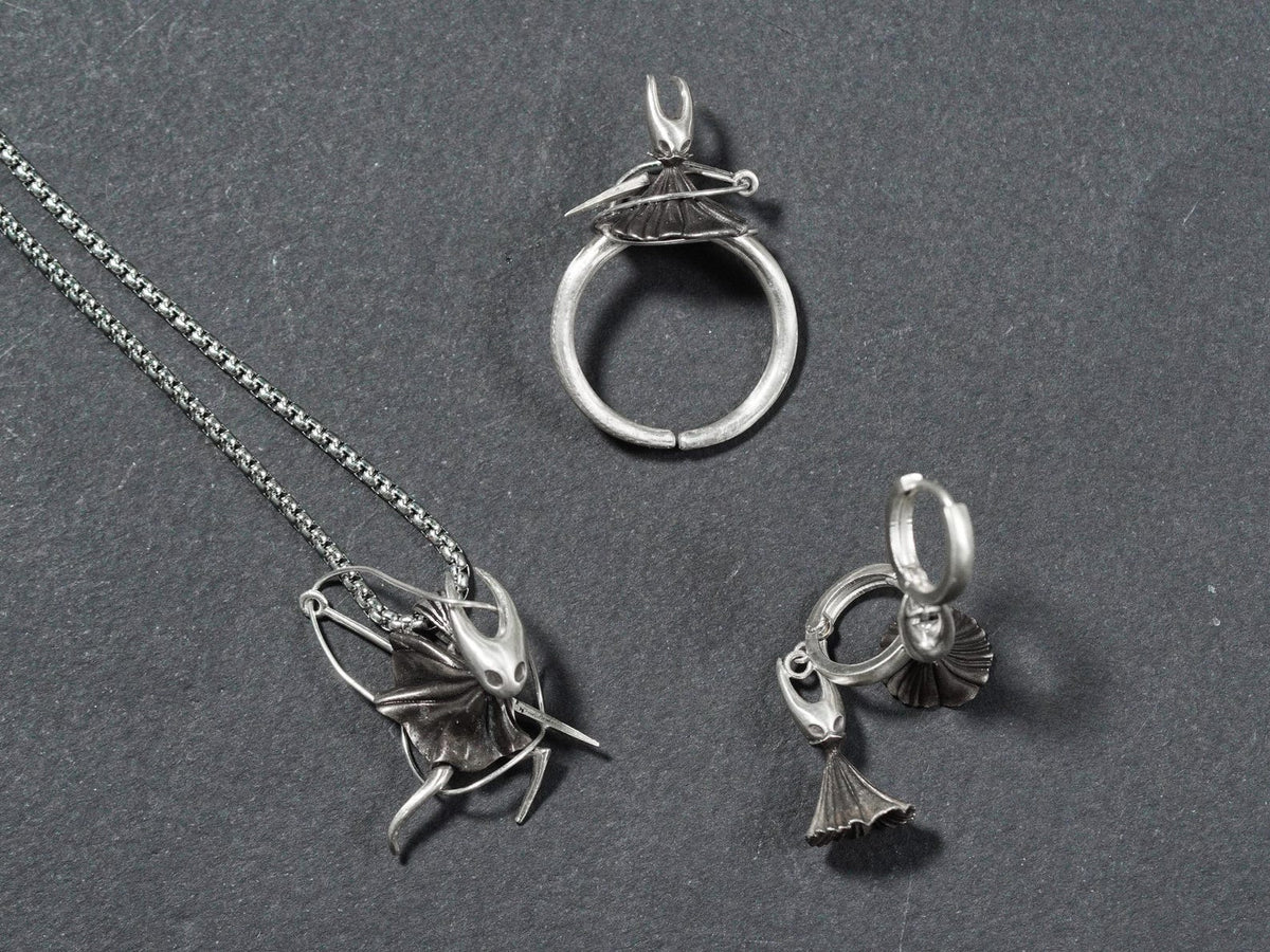 Hollow Knight: Silksong Hornet Needle Necklace - 950 Silver