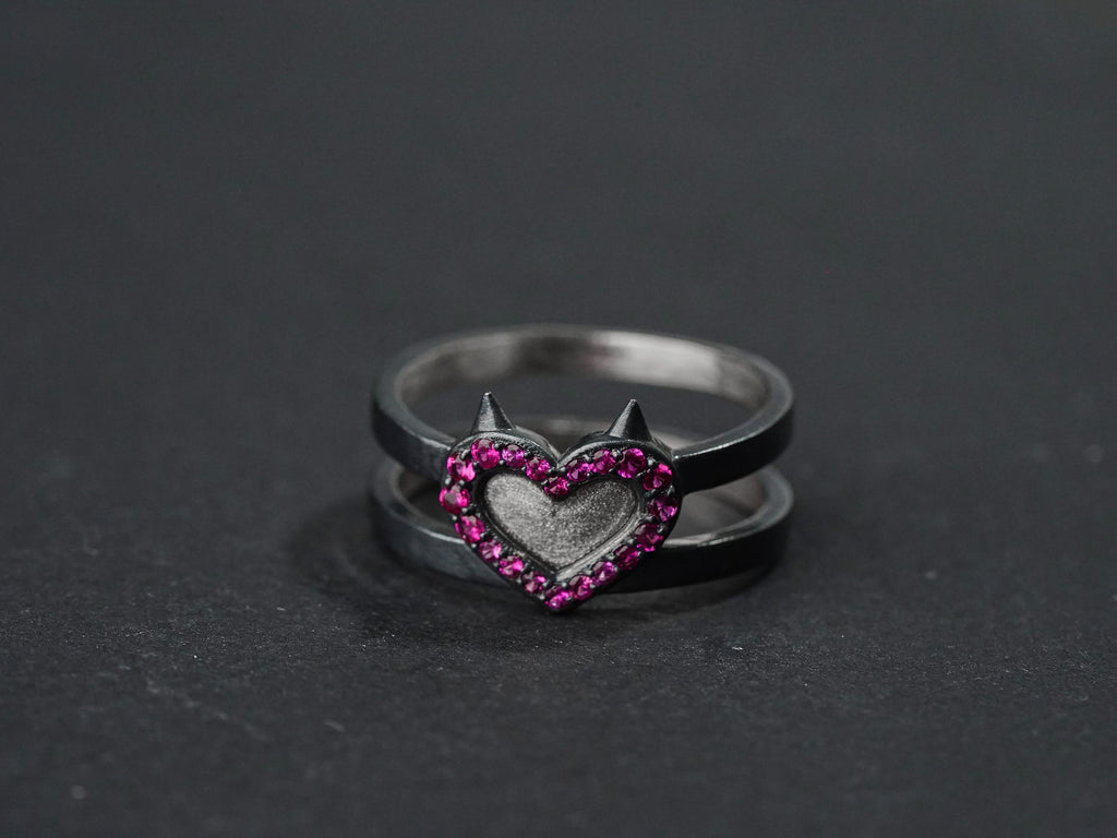Valorant Clove Heart Signet Ring - Sterling Silver
