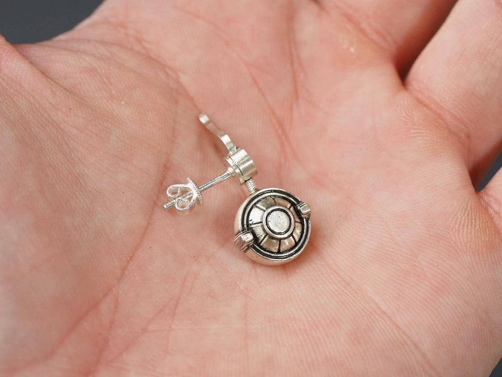 Final Fantasy VII Tifa Rosa Teardrop Earrings