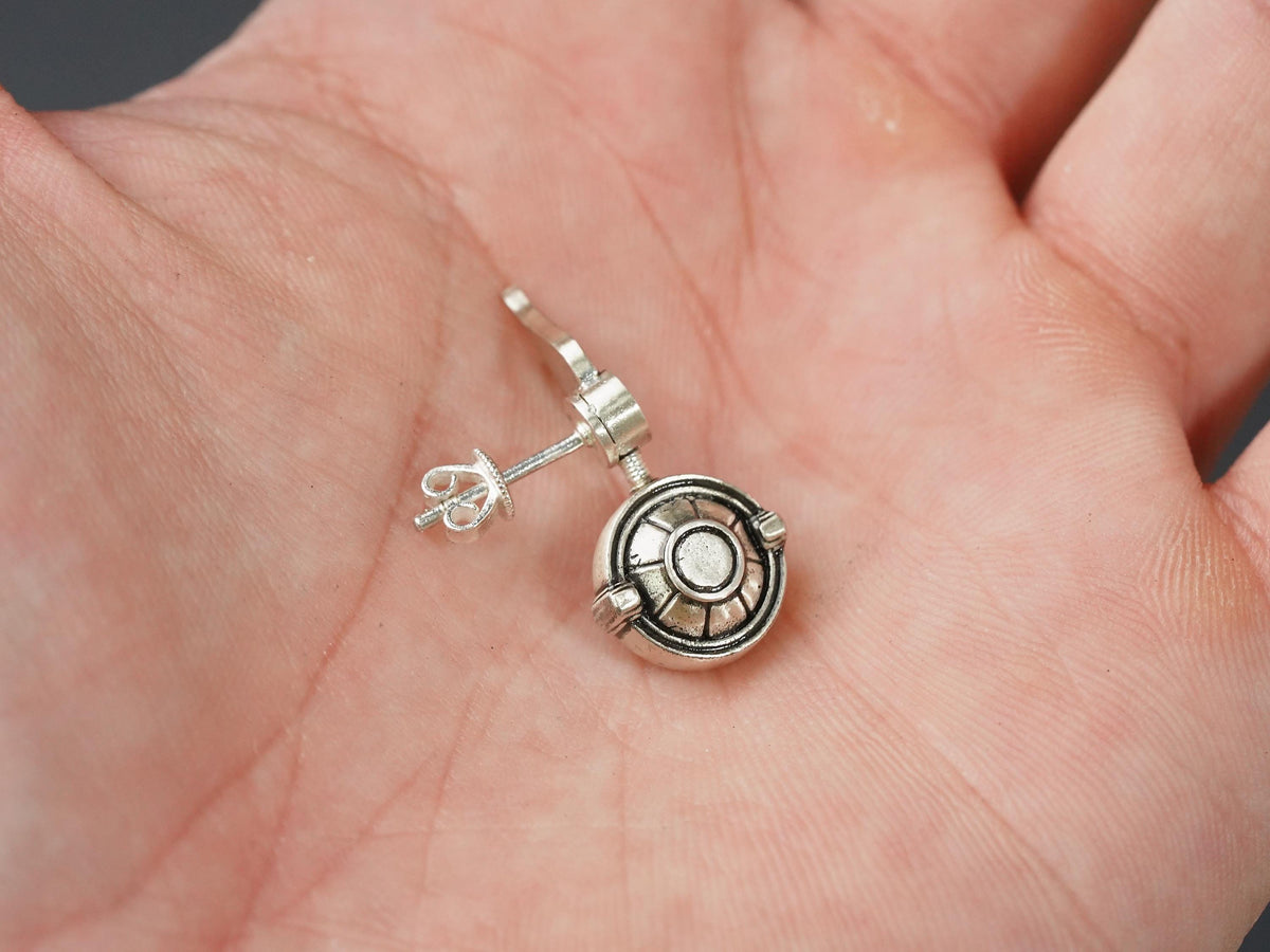 Final Fantasy VII Tifa Rosa Teardrop Earrings