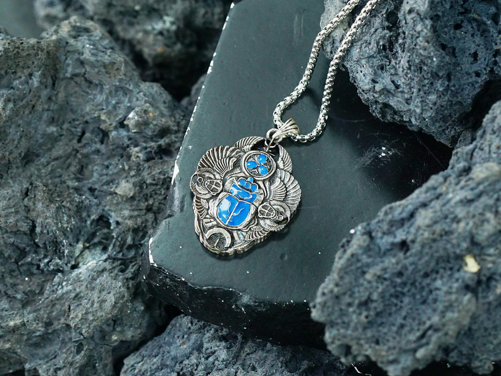 Baldur's Gate 3 Scarab of Protection Amulet - 950 Silver