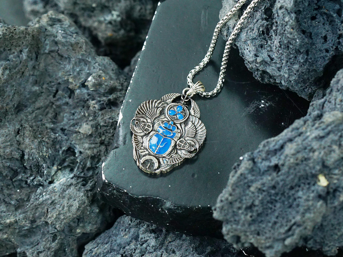 Baldur's Gate 3 Scarab of Protection Amulet - 950 Silver