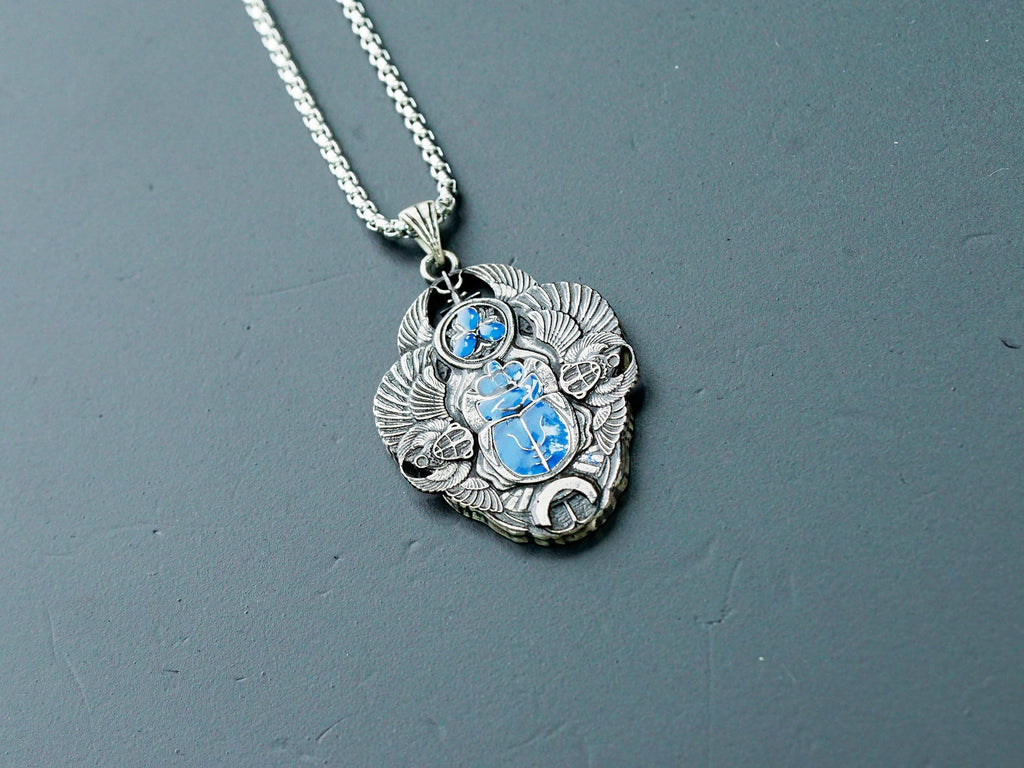 Baldur's Gate 3 Scarab of Protection Amulet - 950 Silver
