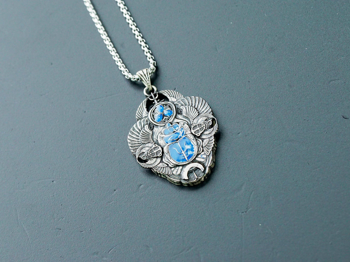 Baldur's Gate 3 Scarab of Protection Amulet - 950 Silver