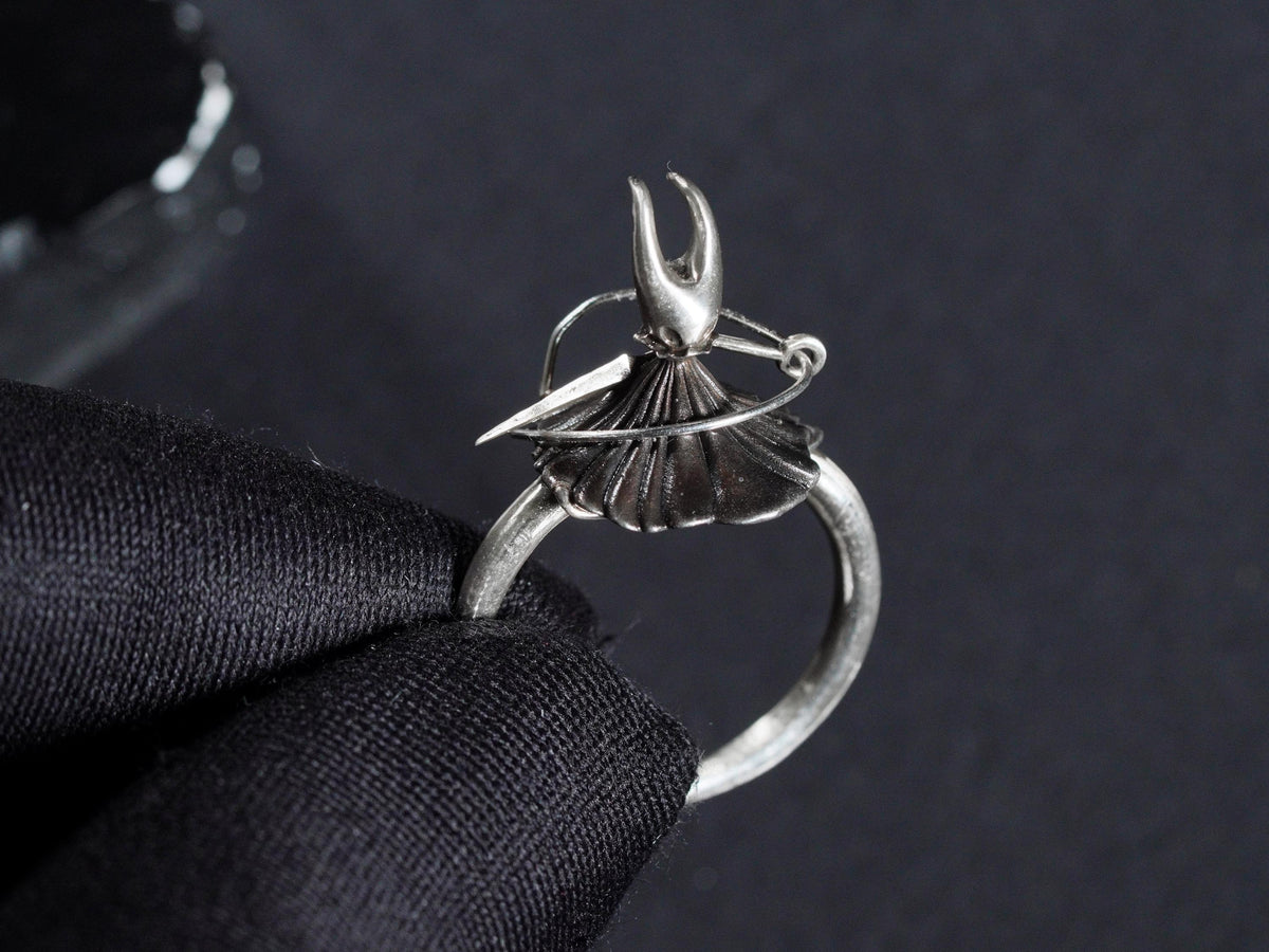 Hollow Knight: Silksong Hornet Needle Necklace - 950 Silver