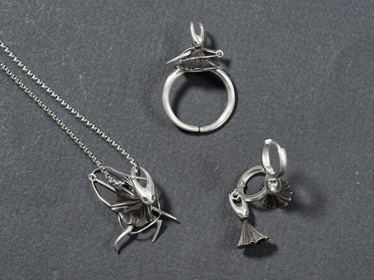 Hollow Knight: Silksong Hornet Needle Necklace - 950 Silver